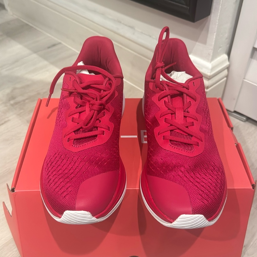 Lane-Eight NWT The Relay Trainer W RT1104 Sneakers in Hot Pink.